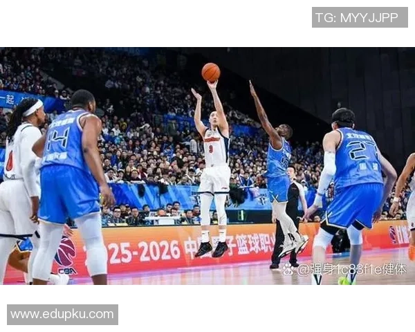 广东主场半场领先北京12分萨姆纳表现出色徐杰贡献7分周琦罚球失准